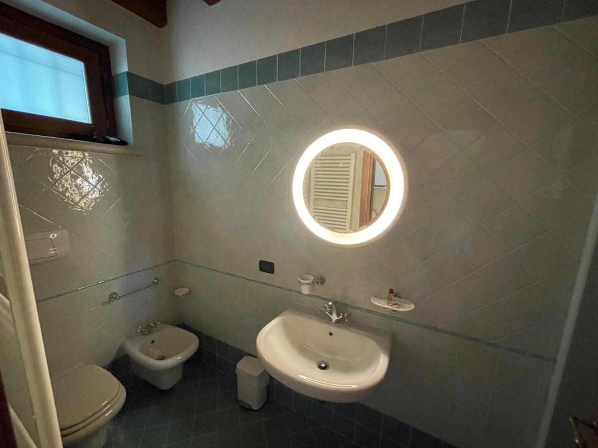 La Fiocchina - Magic Place - Apartments & Studios In Garda Lake - Countryside Farmhouse, Inside The Middle Of The Lake Salo Luaran gambar